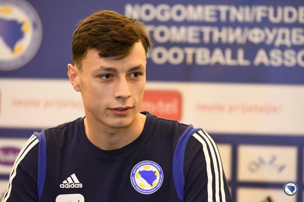 Dok se Zmajevi spremaju za Mundijal: Pogledajte šta radi Anel Ahmedhodžić!